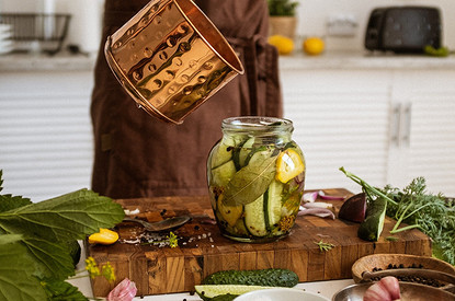 Почему не стоит выливать жидкости из этих 7 банок с консервами