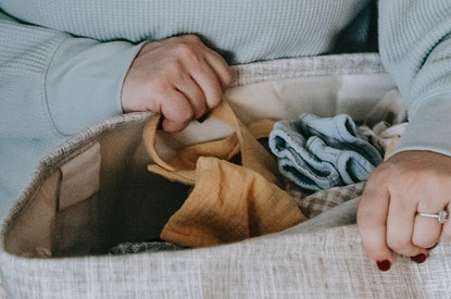 Как вывести пятна от пота и дезодоранта: 13 работающих способов