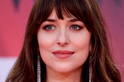 Дакота Джонсон: «В детстве я видела суровые вещи, приходилось иметь дело со взрослыми проблемами»