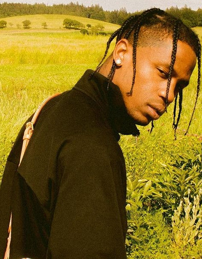 Пострадавший во время давки на концерте Трэвиса Скотта подал на него в суд после смерти восьми человек