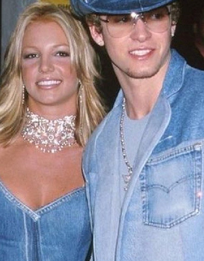 Как у Бритни: девушка сшила копию культового платья поп-певицы и хорошо заработала на нем