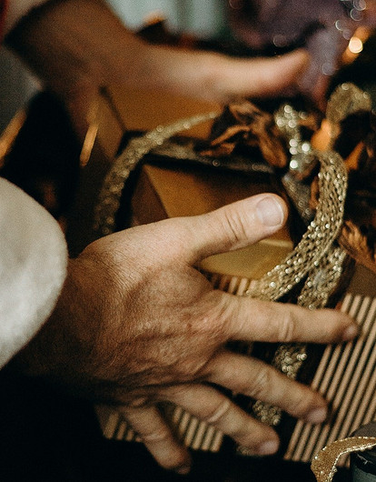 Вместо носков: 10 оригинальных подарков на Новый год-2022, которым обрадуется любой мужчина