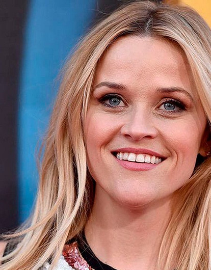 Риз Уизерспун появилась в мини-платье на премьере мультфильма в Лос-Анджелесе