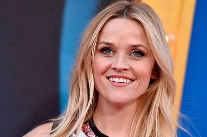 Риз Уизерспун появилась в мини-платье на премьере мультфильма в Лос-Анджелесе