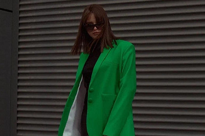 Самые топовые цвета в одежде зимой 2021/22: какие оттенки должны появиться в твоем гардеробе