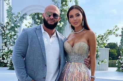 «Дай знак, если тебя держат в заложниках»: Тимати высмеял семейную фотосессию Джигана