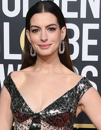 Редкий выход: Энн Хэтэуэй в элегантном платье посетила ежегодный гала-вечер