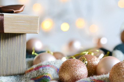 Украшение дома к Новому году: 18 идей от декораторов