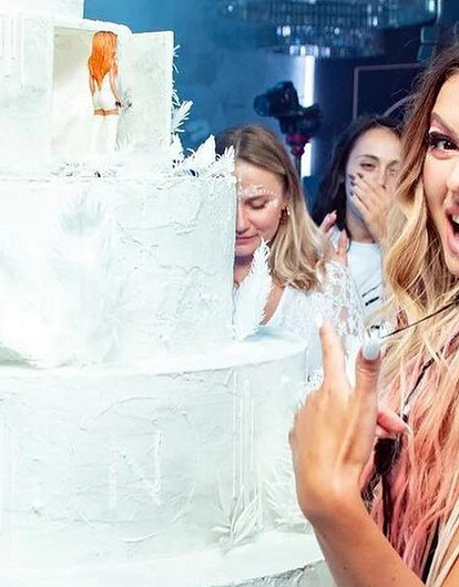 В заброшенном коровнике, в трамвае и не только: 5 интересных звездных форматов празднования дня рождения