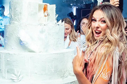 В заброшенном коровнике, в трамвае и не только: 5 интересных звездных форматов празднования дня рождения