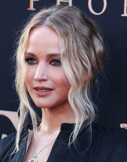 Беременная Дженнифер Лоуренс замечена на прогулке с мужем в Нью-Йорке