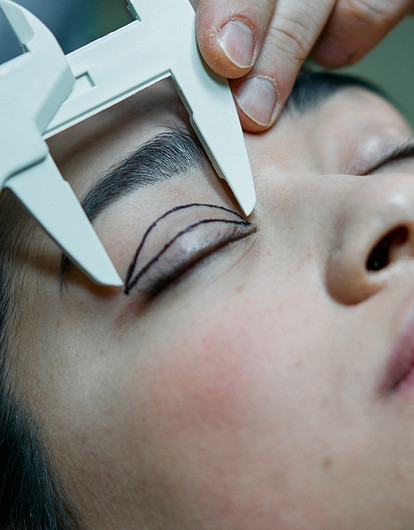 Успеть до Нового года: какие пластические операции можно сделать до праздников?