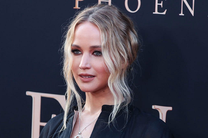 Беременная Дженнифер Лоуренс замечена на прогулке с мужем в Нью-Йорке