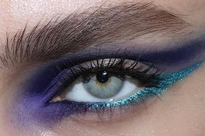 Как нарисовать модные стрелки: советы визажиста