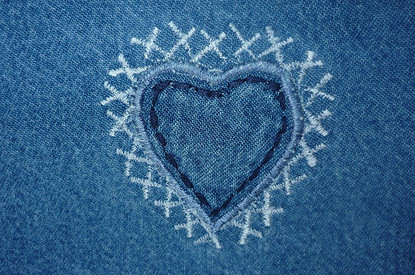 7 способов зашить дырку на джинсах без швейной машинки (видео)