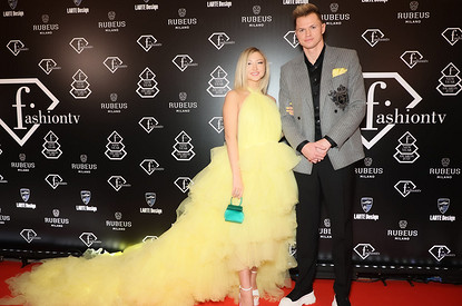 Тарасов пришел с молодой певицей и столкнулся с Бузовой: как прошла премия Fashion New Year Awards