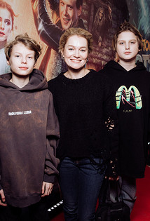Виктория Толстоганова с сыновьями