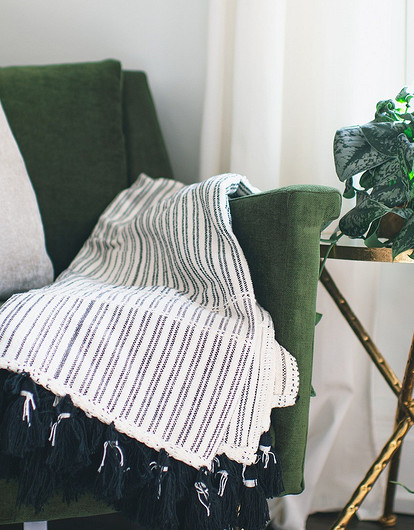 Как почистить шторы, не снимая их с карниза: 3 лайфхака для ленивых