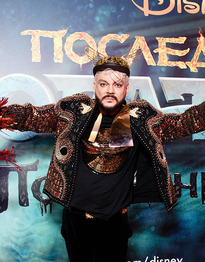 Филипп Киркоров в образе Жар-птицы и другие звезды на премьере фильма «Последний богатырь: Посланник тьмы»
