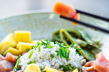 С курицей, авокадо, креветками: 6 лучших рецептов поке