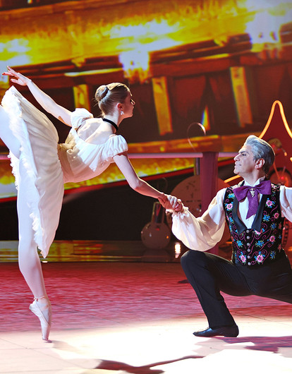 Пахмутова аккомпанирует юному спортсмену, а Цискаридзе выступает с примой-балериной: что нас ждет в финале «Синей птицы»