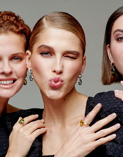 Последний штрих новогоднего образа: обзор стильных украшений и аксессуаров