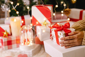 10 универсальных подарков на Новый год, которые можно купить в последний момент