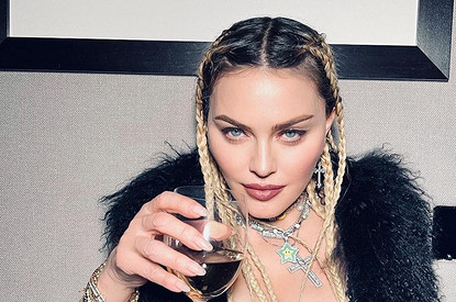 «Ты просто завидуешь»: Мадонна обиделась на 50 cent после пародии на ее откровенные фото