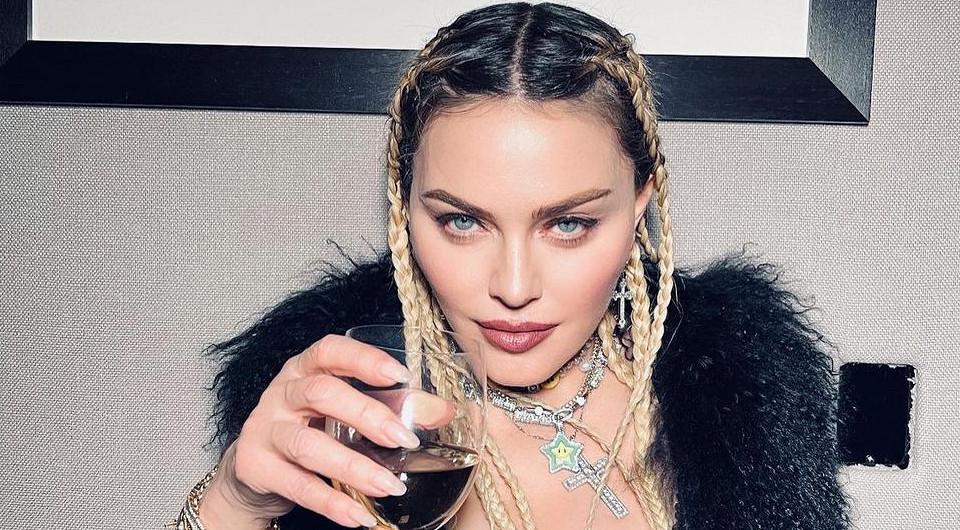 «Ты просто завидуешь»: Мадонна обиделась на 50 cent после пародии на ее откровенные фото