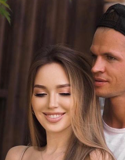 Дмитрий Тарасов и Анастасия Костенко впервые показали лицо двухмесячного сына