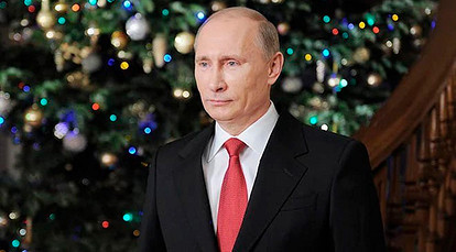 Путин впервые поздравил россиян с Новым годом не на фоне Спасской башни