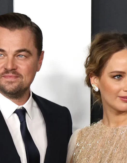 Беременная Дженнифер Лоуренс появилась на премьере фильма «Не смотрите наверх» вместе с Леонардо Ди Каприо