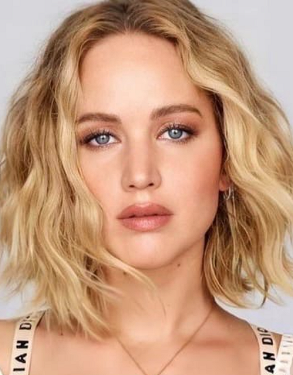 Беременная Дженнифер Лоуренс облачилась в платье в горох (фото)