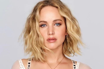 Беременная Дженнифер Лоуренс облачилась в платье в горох (фото)