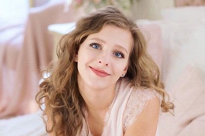 «Есть лишние сантиметры»: Лиза Арзамасова рассказала, как пришла в форму через три месяца после родов