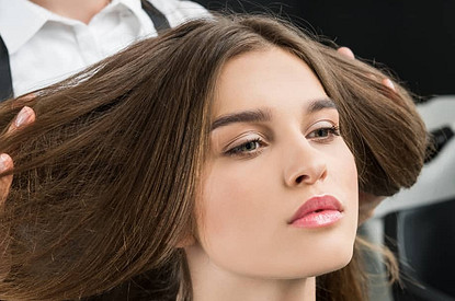 Прыщи на голове: почему появляются и как от них избавиться