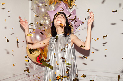 Сиять по правилам и без: собираем вечерние образы по знаку Зодиака