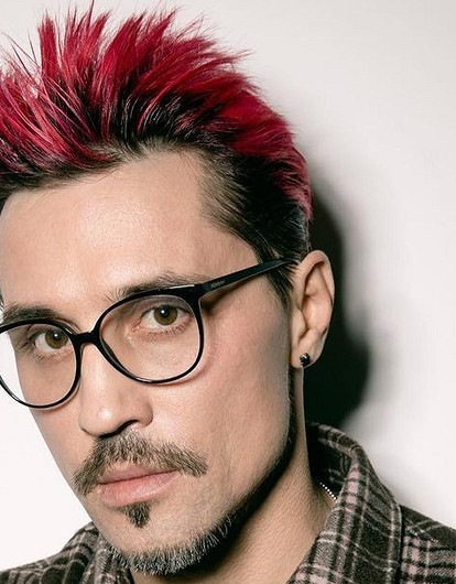 «Надо экспериментировать»: Дима Билан перекрасил волосы (не опять, а снова)