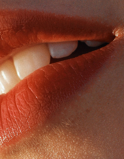 Что делать с потрескавшимися губами: продукты и лайфхаки