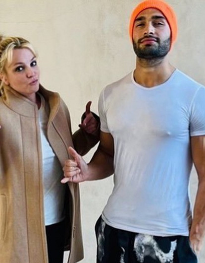 «Он контролирует наши отношения»: бойфренд Бритни Спирс защитил певицу от ее отца