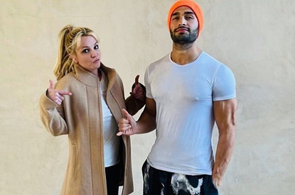 «Он контролирует наши отношения»: бойфренд Бритни Спирс защитил певицу от ее отца