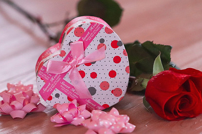 Девам — цветы, а Козерогам — книги: какие подарки на 14 февраля дарить по знаку Зодиака