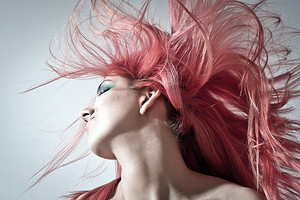 Как снять статическое электричество с одежды и волос: 14 способов