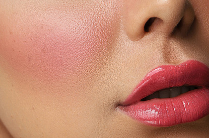 Макияж с брекетами: как сделать систему коррекции зубов частью бьюти-образа