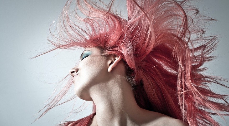Как снять статическое электричество с одежды и волос: 14 способов
