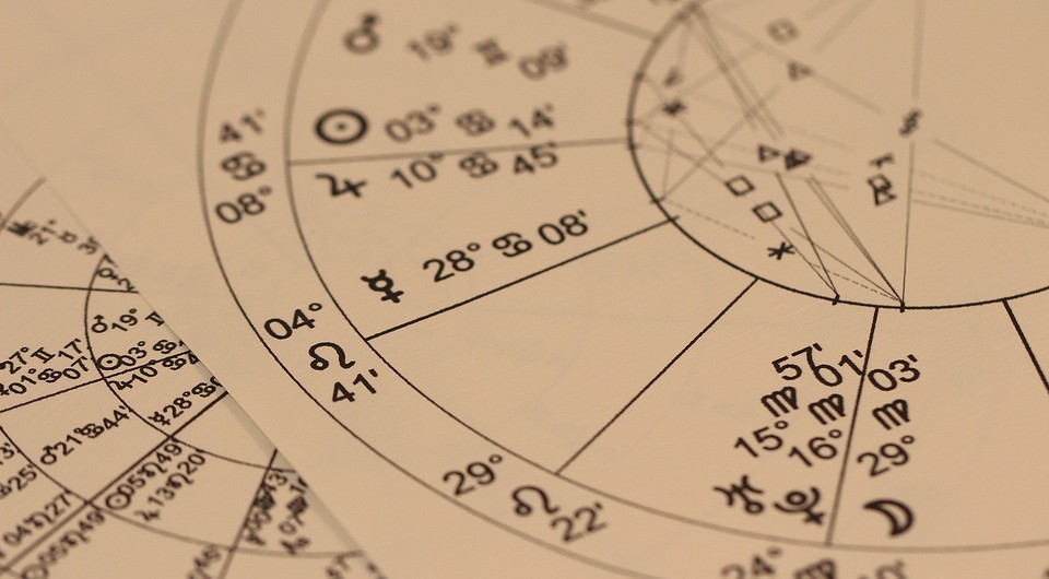 Натальная карта: чем она отличается от обычного гороскопа и как ееправильно читать