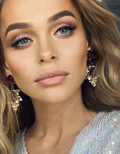 Крем из каталога и тушь за копейки: бюджетная косметика, которую обожают российские звезды