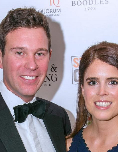 Принцесса Евгения впервые показала лицо новорожденного сына и раскрыла его имя