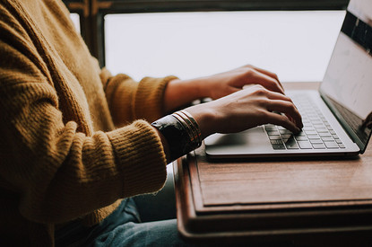 Как оставаться красивой, если постоянно сидишь за компьютером: лайфхаки девушек-программистов