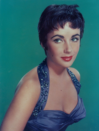 Elizabeth Taylor 1957 Photos and Premium High Res Pictures Elizabeth taylor, Mic